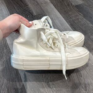 Cream converse